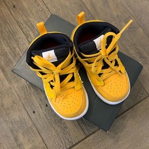 Jordan 1 mid baby shoe